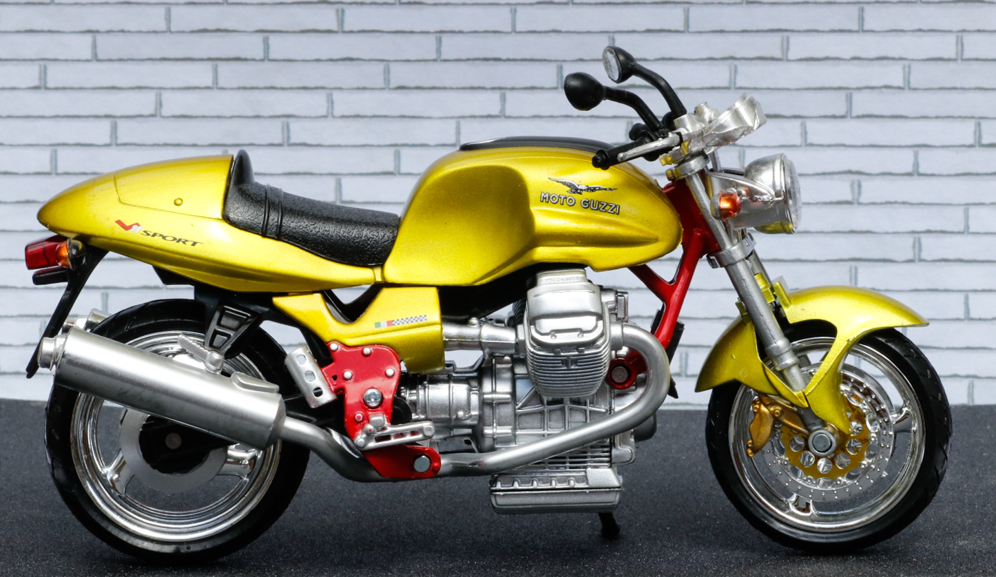 New Ray 1-12 Moto Guzzi V11 Sport